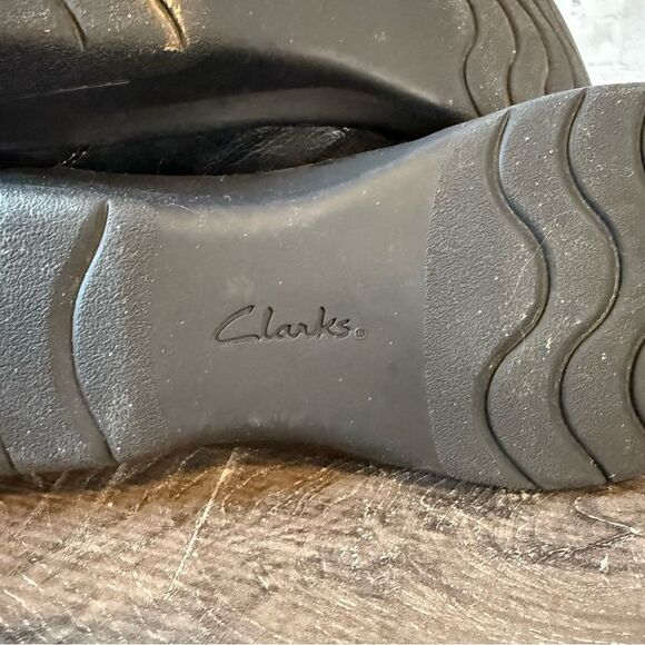 Clarks Black Slip-On Loafers with Elastic Panels - Picture 5 of 6